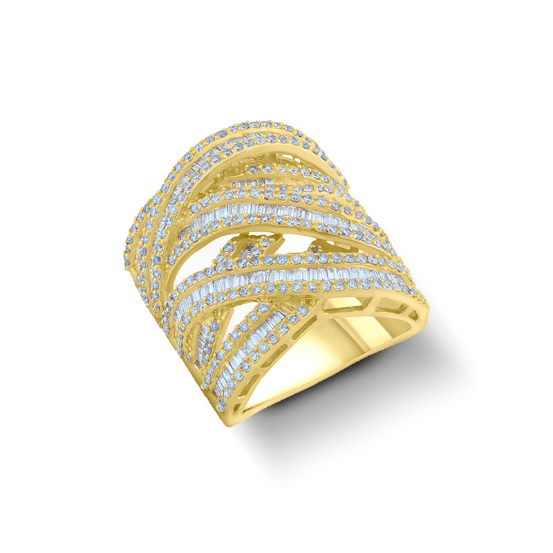 18kt Yellow Gold Ring with Diamonds
