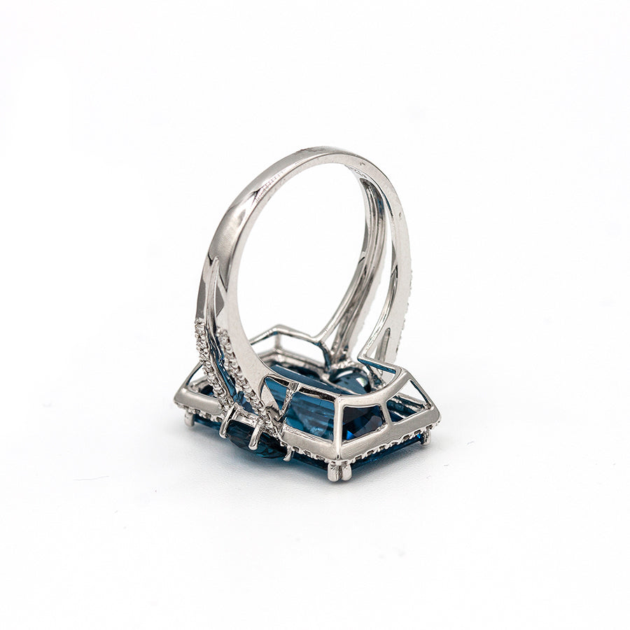Sortija con Topacio Rectangular London Blue en Oro