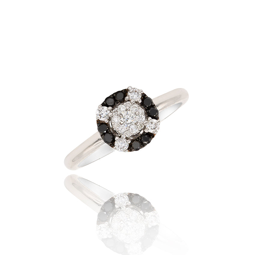 Anillo Diamantes Blancos y Negros- Oro Blanco 18k