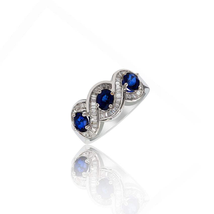 Tresillo de Zafiros y Diamantes en Oro Blanco 18K