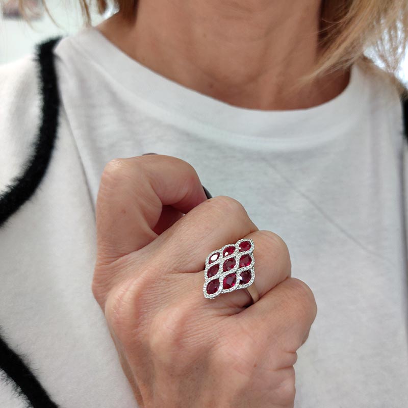 Sortija Rubíes y Diamantes Oro 18K-Modelo Claudia