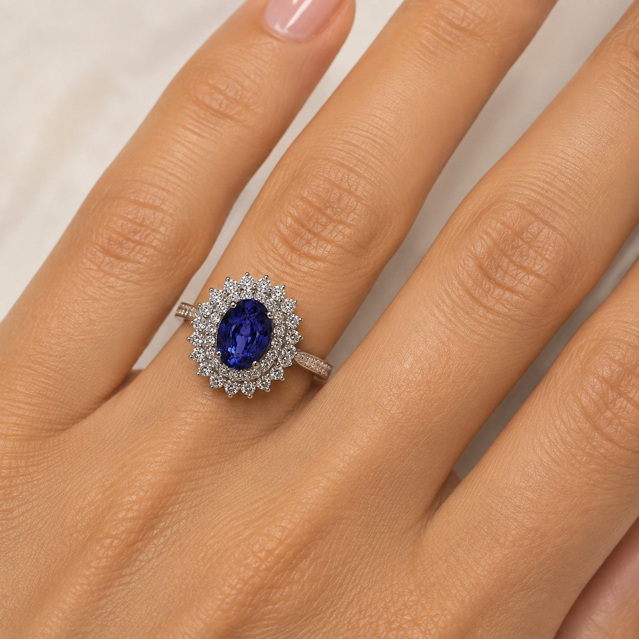 SORTIJA EN ORO BLANCO 18KT CON ZAFIRO Y DIAMANTES