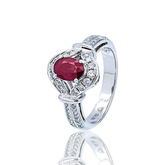 Sortija con Rubí Oval y Diamantes- Oro Blanco 18k