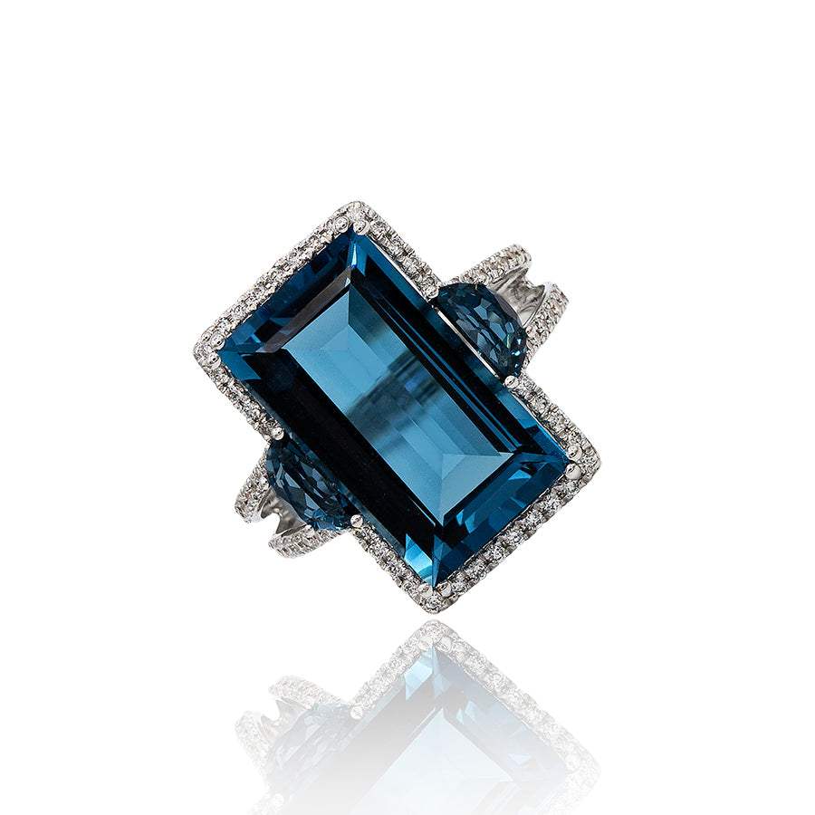 Sortija con Topacio Rectangular London Blue en Oro