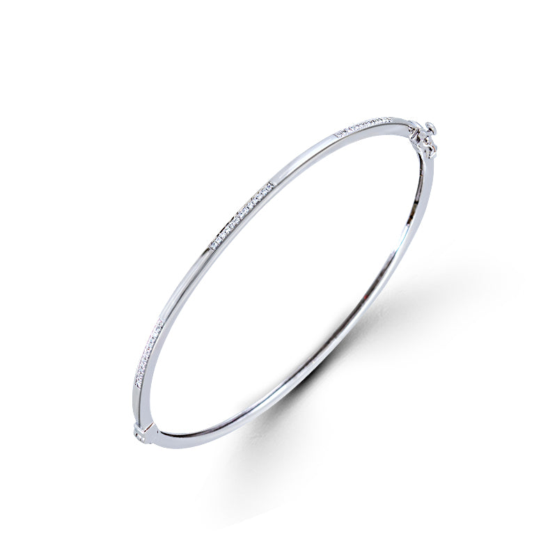 Fine 18K White Gold Bracelet with Pavé Diamonds