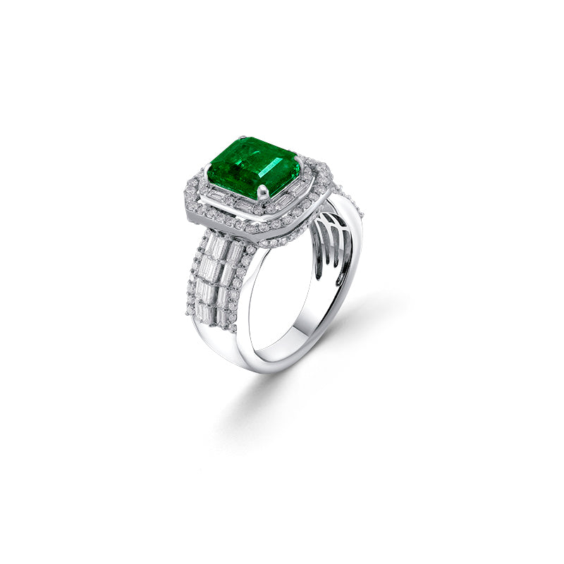 Anillo Oro Blanco con Diamantes y Esmeralda
